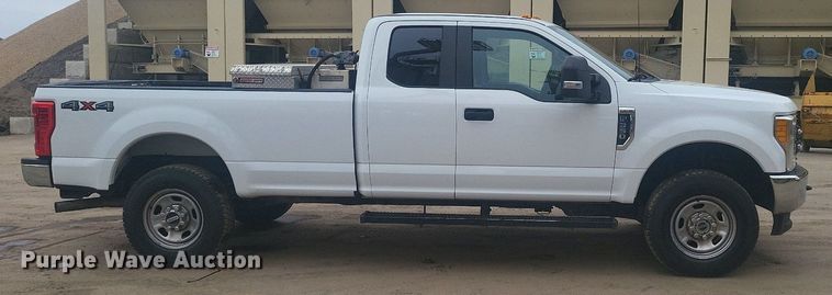 image for item DR4265 2017 Ford F350 Super Duty XL SuperCab pickup truck