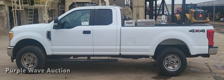 image for item DR4265 2017 Ford F350 Super Duty XL SuperCab pickup truck