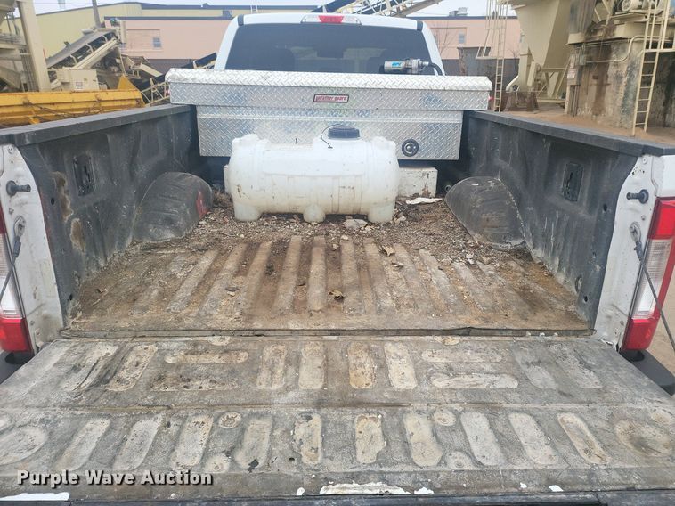 image for item DR4265 2017 Ford F350 Super Duty XL SuperCab pickup truck