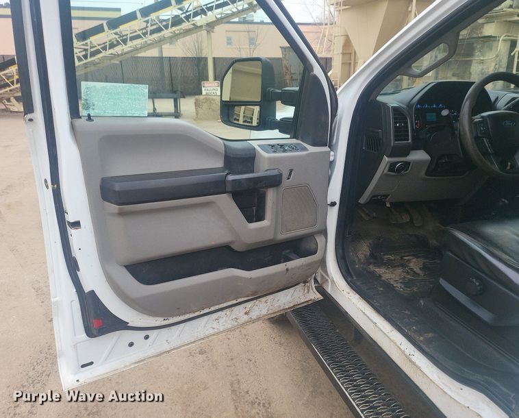 image for item DR4265 2017 Ford F350 Super Duty XL SuperCab pickup truck