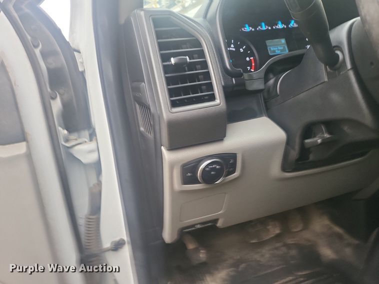 image for item DR4265 2017 Ford F350 Super Duty XL SuperCab pickup truck