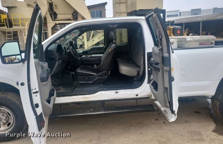 image for item DR4265 2017 Ford F350 Super Duty XL SuperCab pickup truck