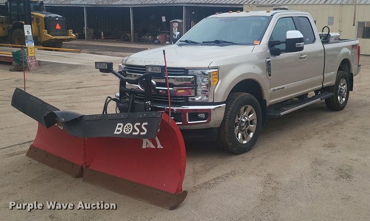 image for item DR4266 2017 Ford F350 Super Duty Lariat SuperCab pickup truck