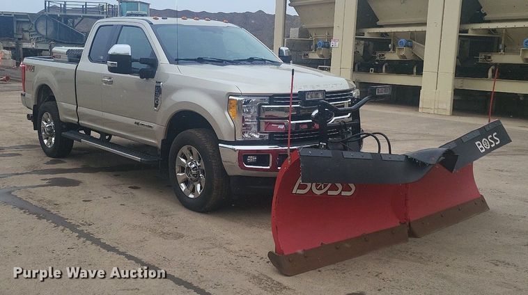 image for item DR4266 2017 Ford F350 Super Duty Lariat SuperCab pickup truck