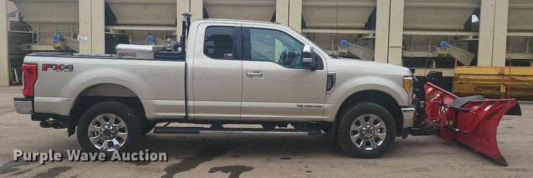 image for item DR4266 2017 Ford F350 Super Duty Lariat SuperCab pickup truck