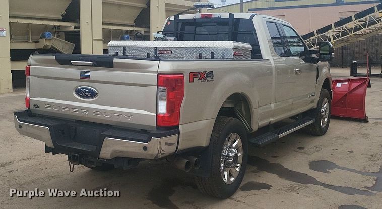 image for item DR4266 2017 Ford F350 Super Duty Lariat SuperCab pickup truck