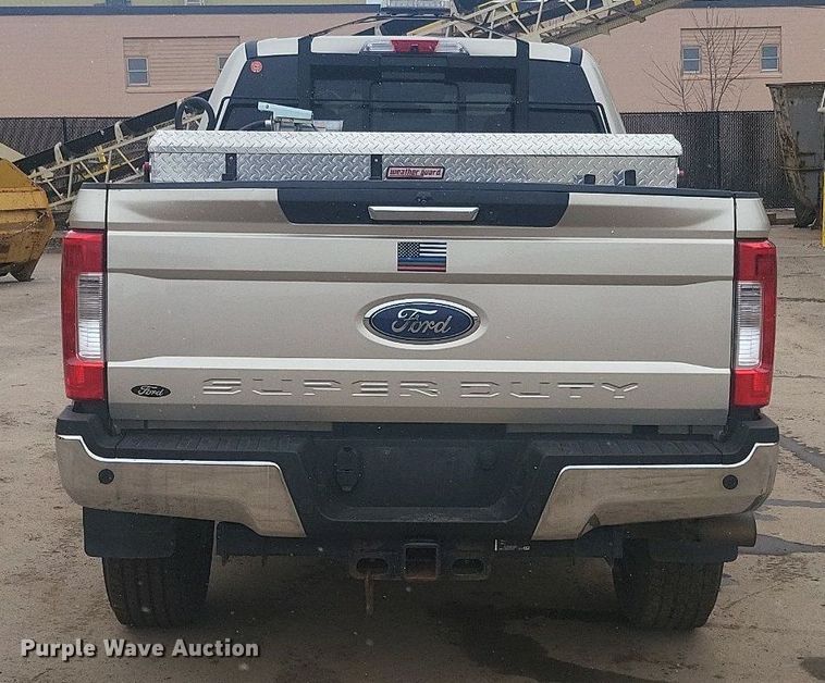 image for item DR4266 2017 Ford F350 Super Duty Lariat SuperCab pickup truck