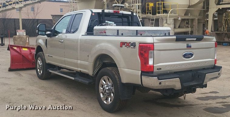 image for item DR4266 2017 Ford F350 Super Duty Lariat SuperCab pickup truck