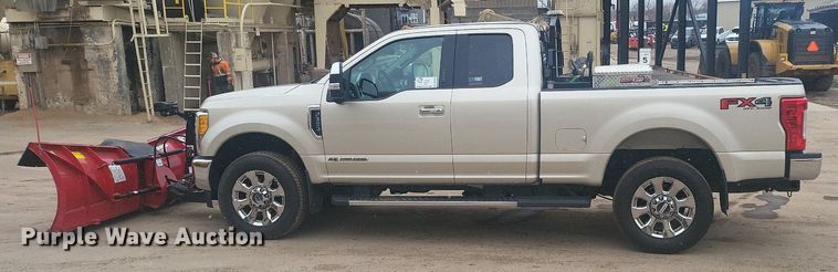 image for item DR4266 2017 Ford F350 Super Duty Lariat SuperCab pickup truck