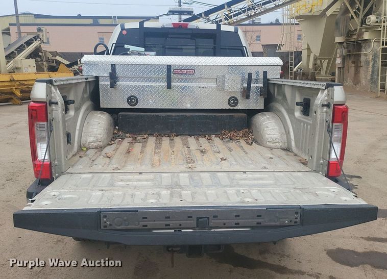 image for item DR4266 2017 Ford F350 Super Duty Lariat SuperCab pickup truck