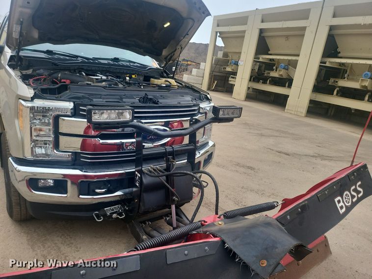 image for item DR4266 2017 Ford F350 Super Duty Lariat SuperCab pickup truck