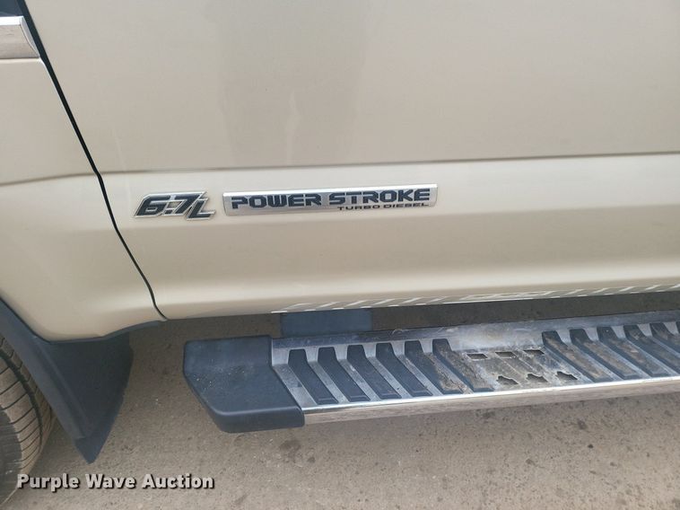 image for item DR4266 2017 Ford F350 Super Duty Lariat SuperCab pickup truck