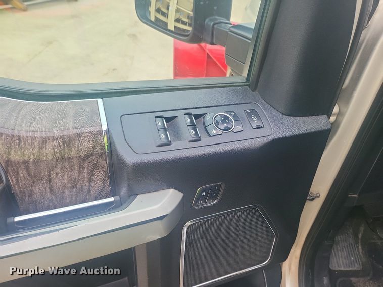 image for item DR4266 2017 Ford F350 Super Duty Lariat SuperCab pickup truck