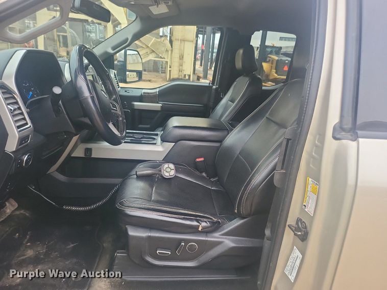 image for item DR4266 2017 Ford F350 Super Duty Lariat SuperCab pickup truck