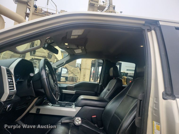 image for item DR4266 2017 Ford F350 Super Duty Lariat SuperCab pickup truck