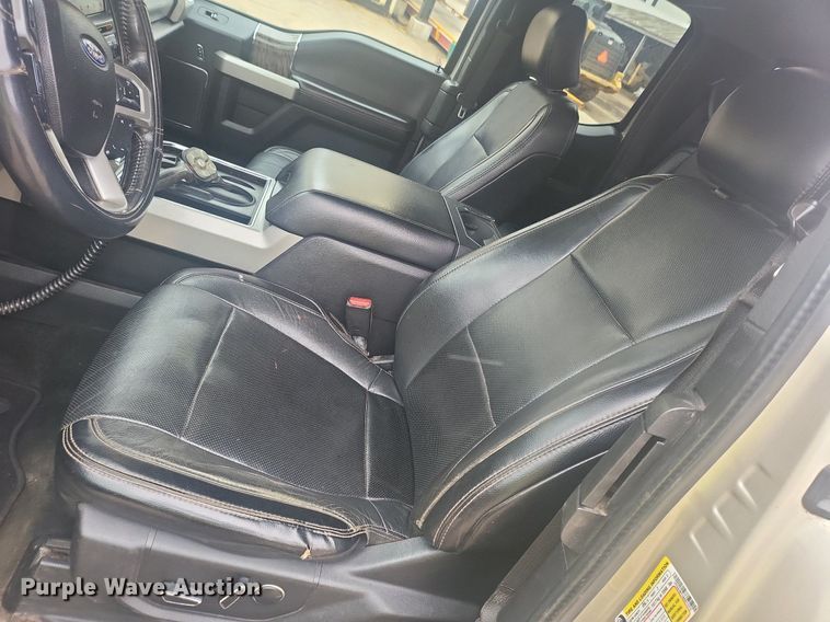 image for item DR4266 2017 Ford F350 Super Duty Lariat SuperCab pickup truck