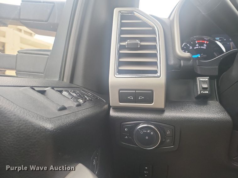 image for item DR4266 2017 Ford F350 Super Duty Lariat SuperCab pickup truck