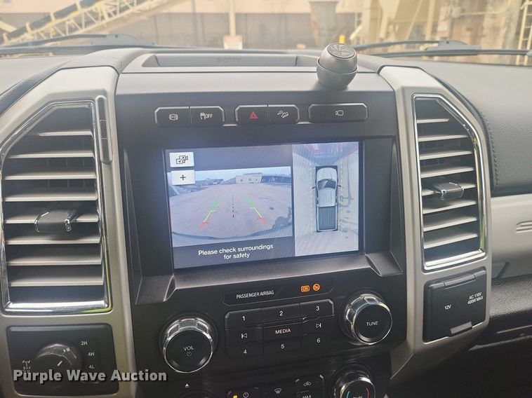 image for item DR4266 2017 Ford F350 Super Duty Lariat SuperCab pickup truck