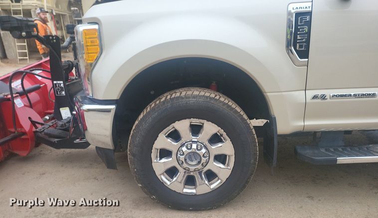 image for item DR4266 2017 Ford F350 Super Duty Lariat SuperCab pickup truck