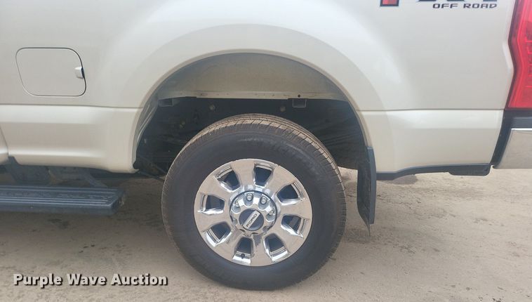 image for item DR4266 2017 Ford F350 Super Duty Lariat SuperCab pickup truck