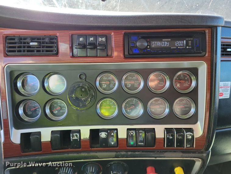 image for item DR4267 2007 Kenworth T800 dump truck