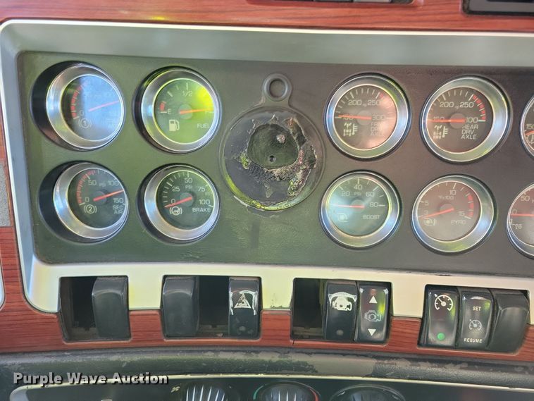 image for item DR4267 2007 Kenworth T800 dump truck