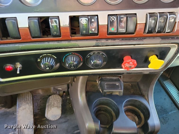 image for item DR4267 2007 Kenworth T800 dump truck