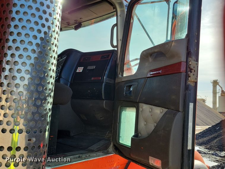 image for item DR4267 2007 Kenworth T800 dump truck