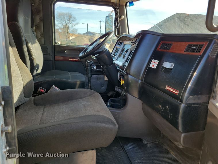 image for item DR4267 2007 Kenworth T800 dump truck