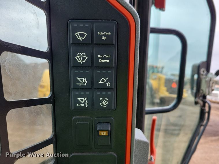 image for item DR4268 2022 Bobcat T76 tracked skid steer loader