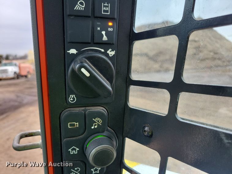 image for item DR4268 2022 Bobcat T76 tracked skid steer loader