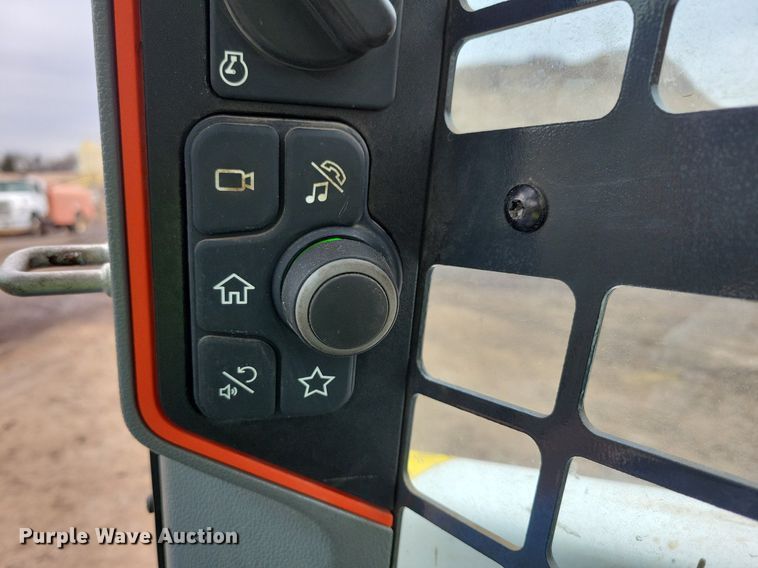 image for item DR4268 2022 Bobcat T76 tracked skid steer loader