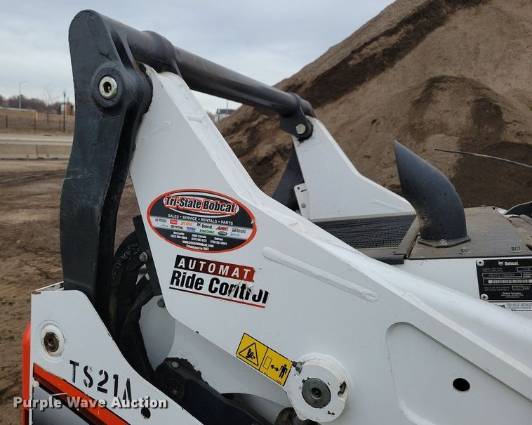 image for item DR4270 2021 Bobcat T76 tracked skid steer loader