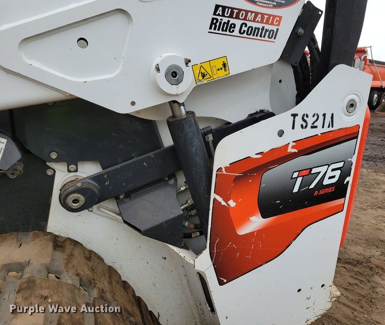 image for item DR4270 2021 Bobcat T76 tracked skid steer loader