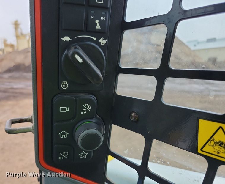 image for item DR4270 2021 Bobcat T76 tracked skid steer loader