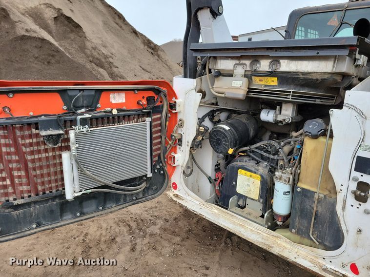 image for item DR4270 2021 Bobcat T76 tracked skid steer loader