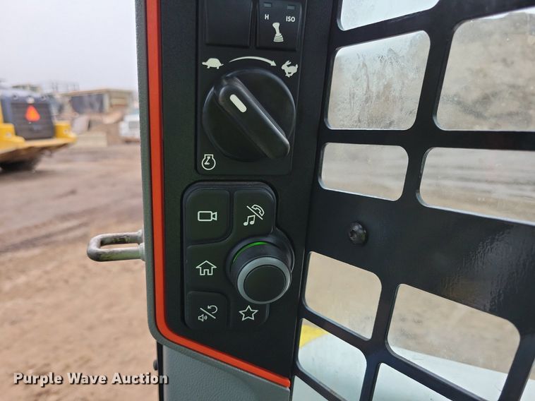 image for item DR4271 2022 Bobcat T76 tracked skid steer loader