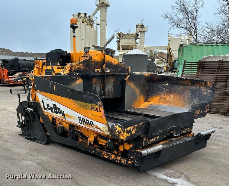 image for item DR4279 2005 Lee Boy  5000 Path Master paver