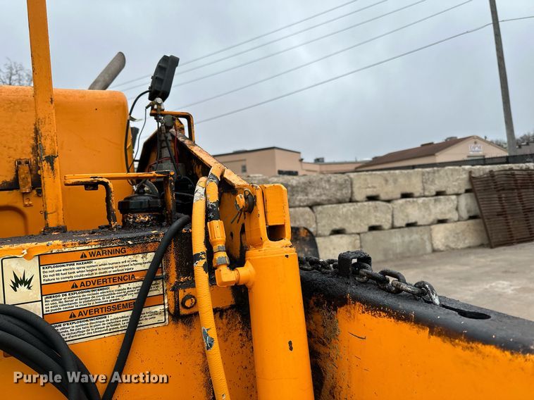 image for item DR4279 2005 Lee Boy  5000 Path Master paver