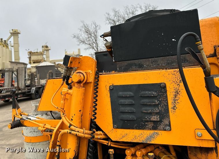 image for item DR4279 2005 Lee Boy  5000 Path Master paver