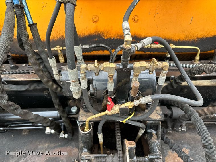 image for item DR4279 2005 Lee Boy  5000 Path Master paver