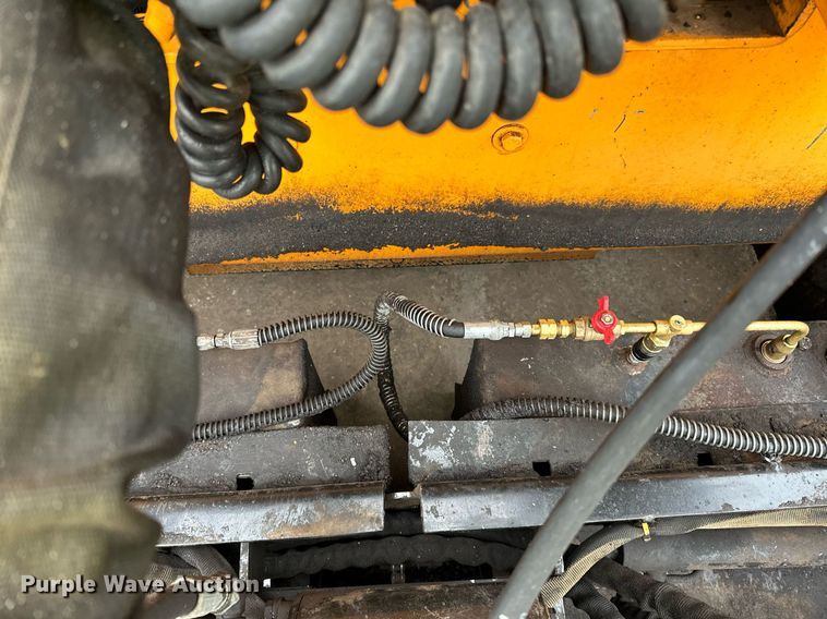 image for item DR4279 2005 Lee Boy  5000 Path Master paver