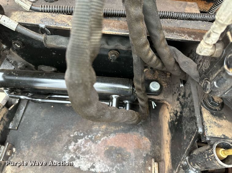 image for item DR4279 2005 Lee Boy  5000 Path Master paver