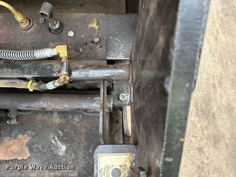 image for item DR4279 2005 Lee Boy  5000 Path Master paver