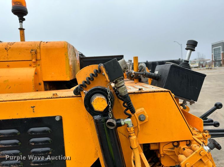 image for item DR4279 2005 Lee Boy  5000 Path Master paver