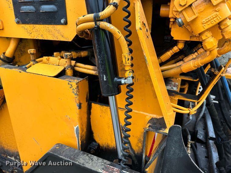 image for item DR4279 2005 Lee Boy  5000 Path Master paver