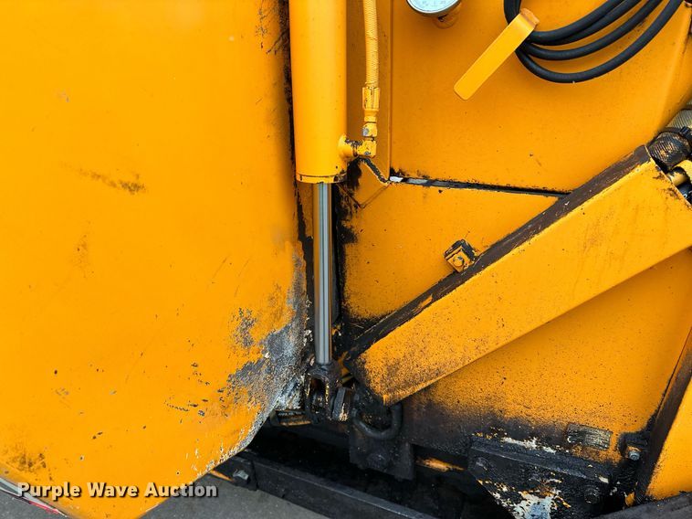 image for item DR4279 2005 Lee Boy  5000 Path Master paver