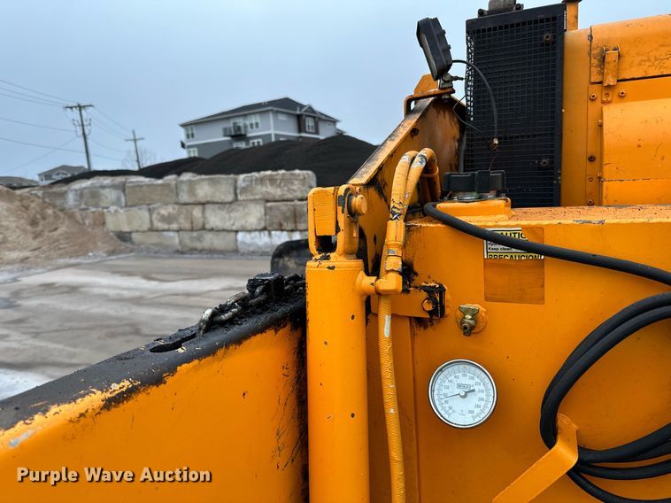 image for item DR4279 2005 Lee Boy  5000 Path Master paver