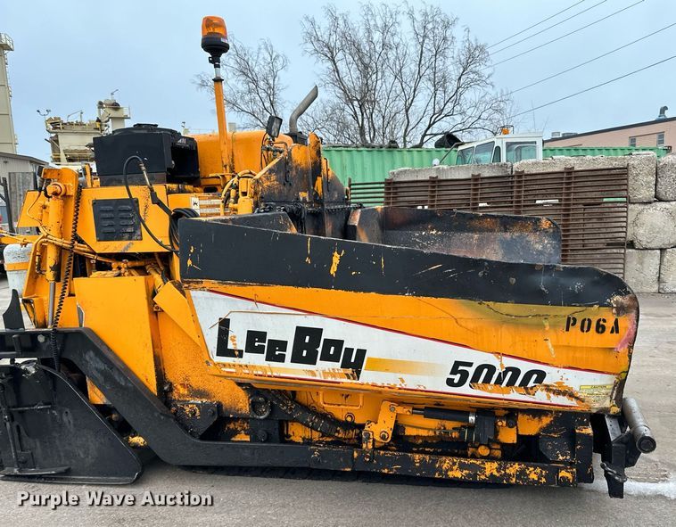 image for item DR4279 2005 Lee Boy  5000 Path Master paver