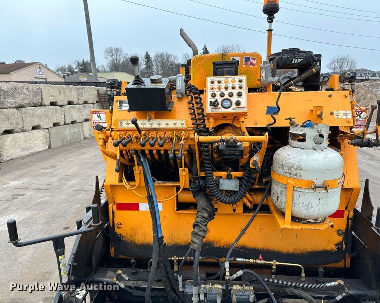 image for item DR4279 2005 Lee Boy  5000 Path Master paver